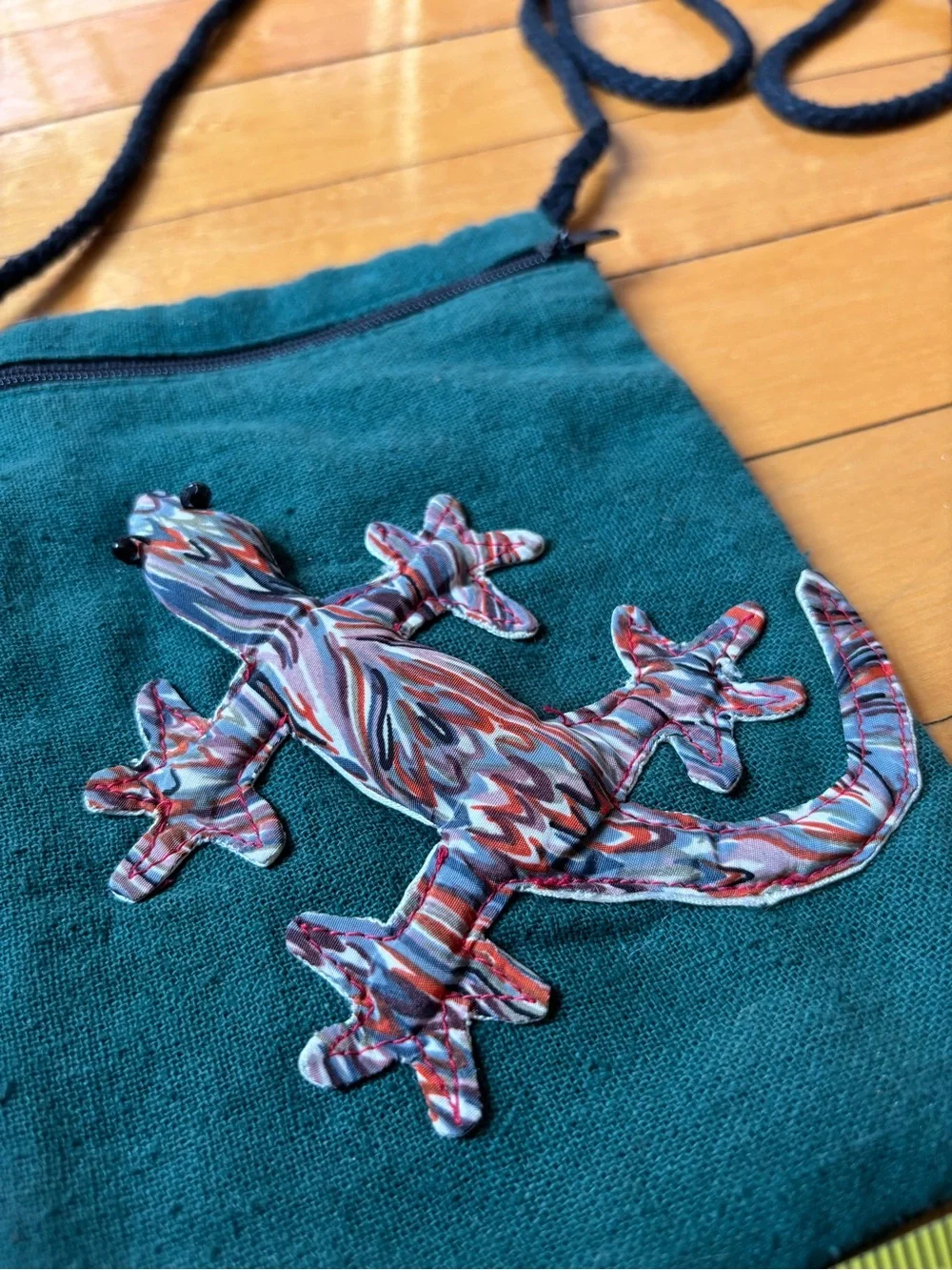 Vintage Crossbody Bag | Green 7.5”x5” Purse w/ Eclectic 3D Gecko Lizard applique